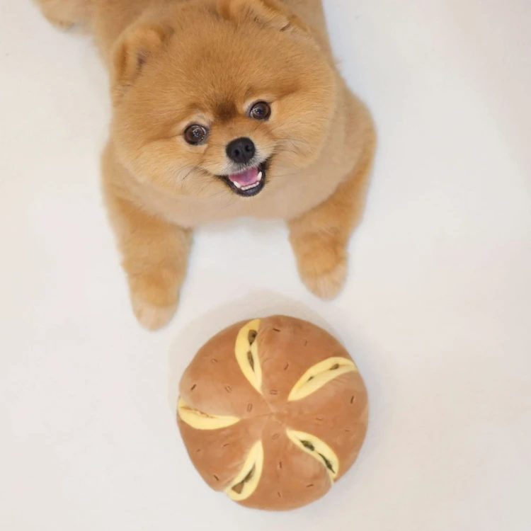Pups &amp; Bubs CHEESY BREAD Serowa bułeczka zabawka węchowa  dla psa i kota