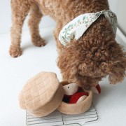 Pups &amp; Bubs APPLE PIE Szarlotka zabawka węchowa  dla psa i kota