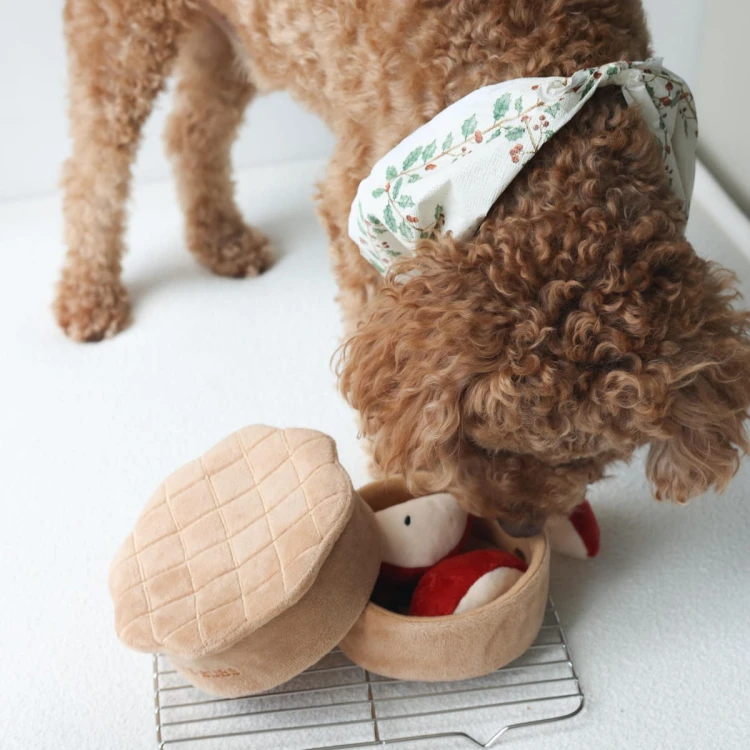 Pups &amp; Bubs APPLE PIE Szarlotka zabawka węchowa  dla psa i kota